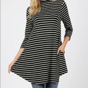 STRIPED 3/4 SLEEVE MOCK NECK SIDE POCKETS TOP
